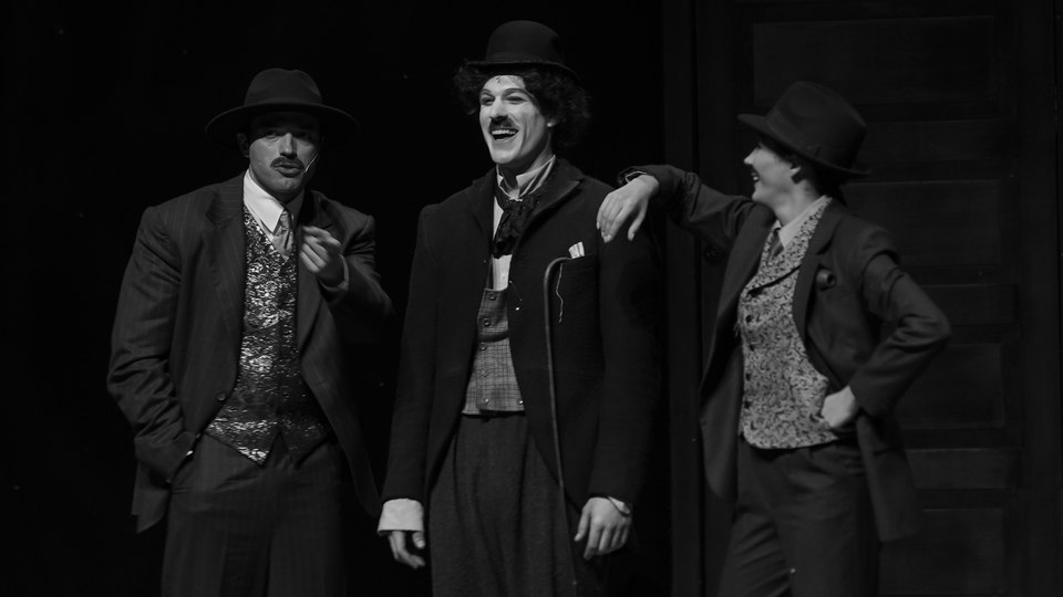 Ailesinden izinli 'Chaplin' Zorlu PSM'de