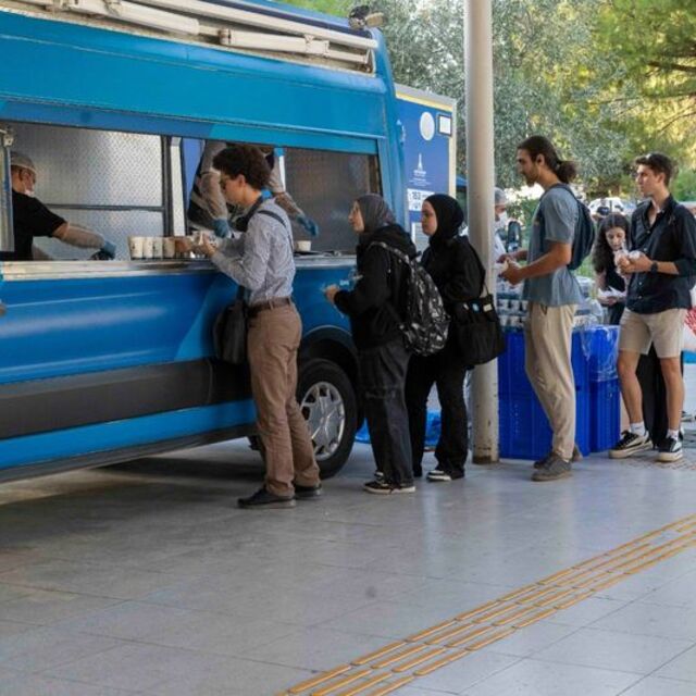 İzmir'de üniversitelilere ücretsiz yemek