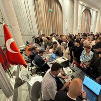 Bombalar altındaki Beyrut’ta Türk savaş gemileri