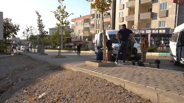 Şüpheli çanta fünye ile patlatıldı
