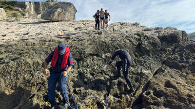 Rus turistler kayalıklarda mahsur kaldı