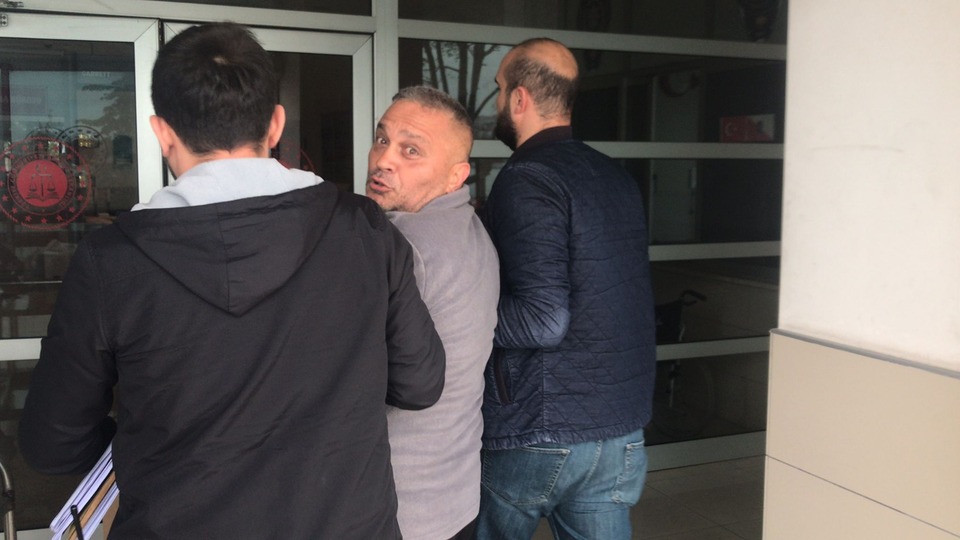 Aracının lastiklerini kesti, pusuya yattı, bıçakla saldırdı!