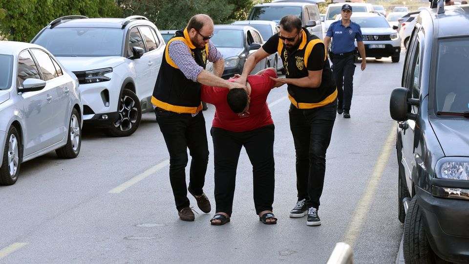 Liseliyi taciz etti: Suç makinesi çıktı