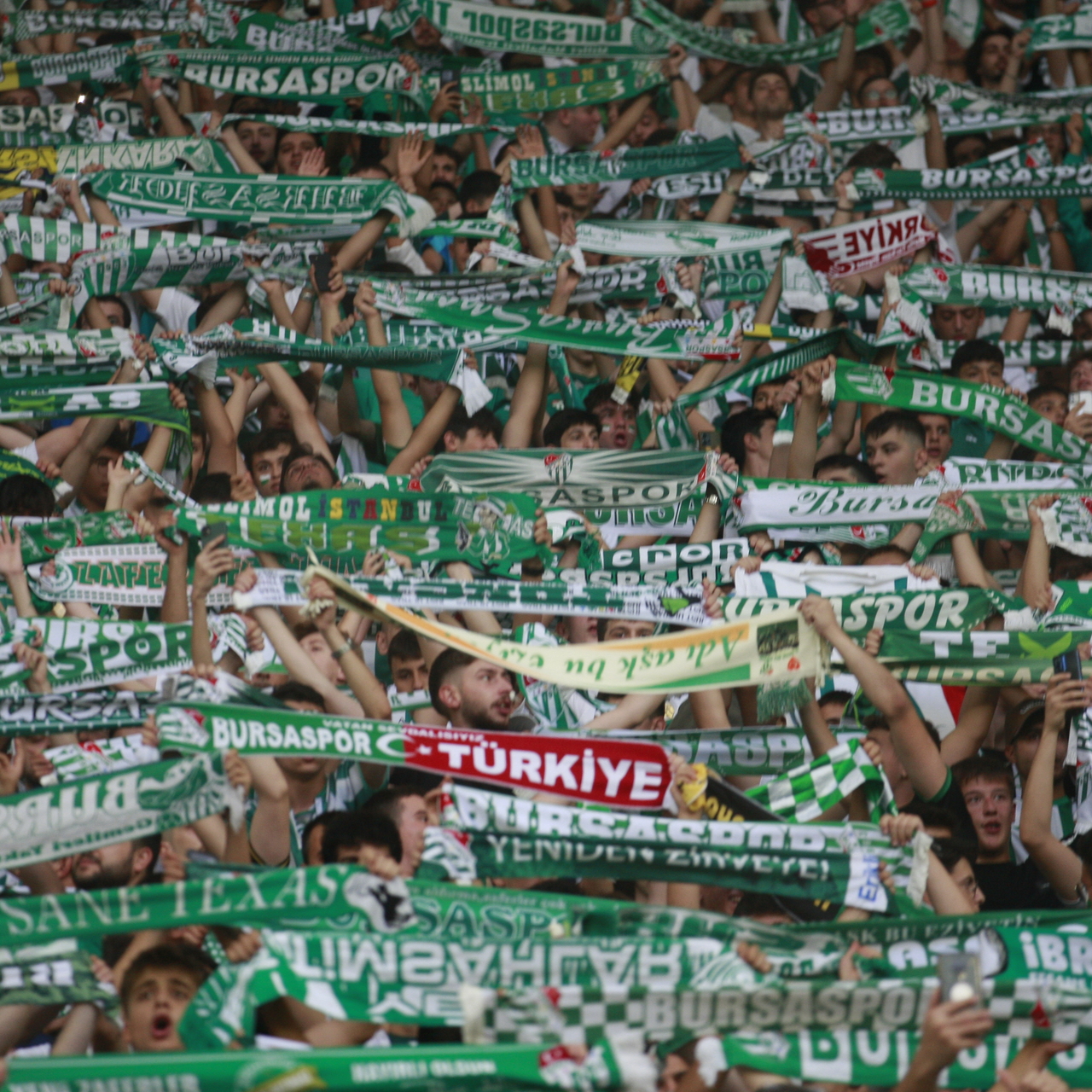 Bursaspor 4 büyükleri geride bıraktı!
