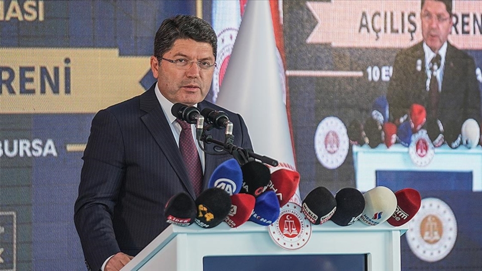 "Adaleti töhmet altında bırakan davranışlara izin vermeyeceğiz"