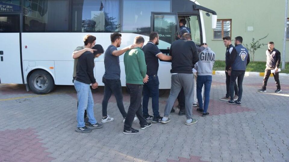 1500 kişiyi 1.2 milyar TL dolandırdılar! Çete lideri berbermiş!