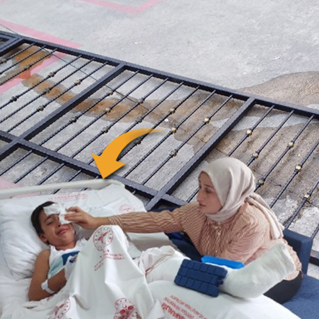 Üzerine okulun demir kapısı düştü