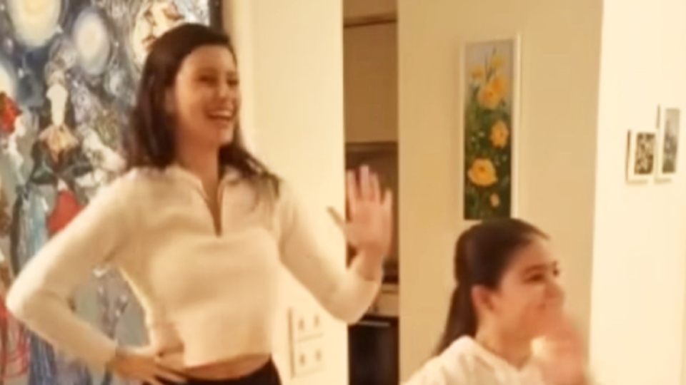 Dans ederek Dünya Kız Çocukları Günü'nü kutladı