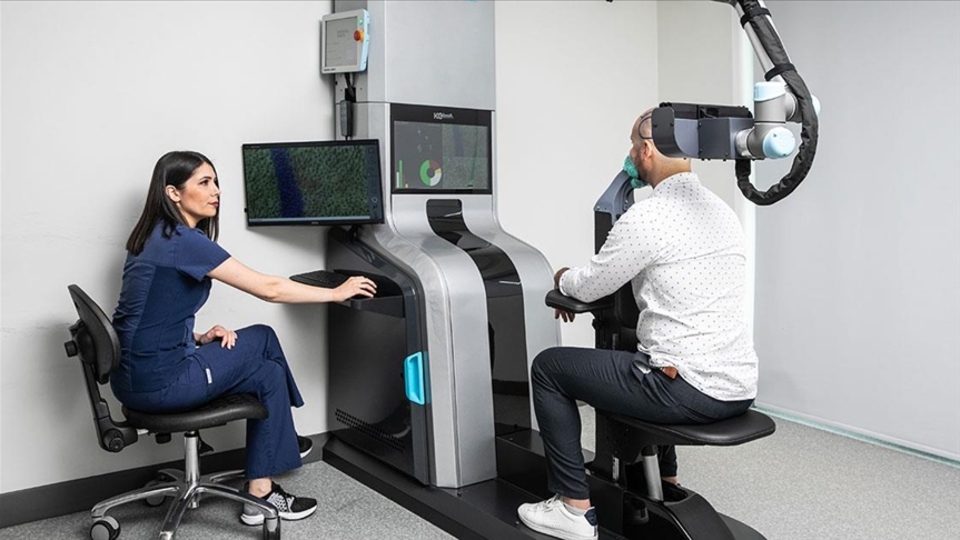 Türk akademisyenler saç ekiminde "nokta atışı" sağlayan cihaz üretti