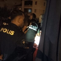 Kadın kılığında gelip silahını ateşledi
