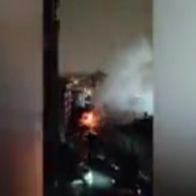 İstanbul'un Alibeyköy ilçesinde elektrik direği patlayınca zor anlar yaşandı