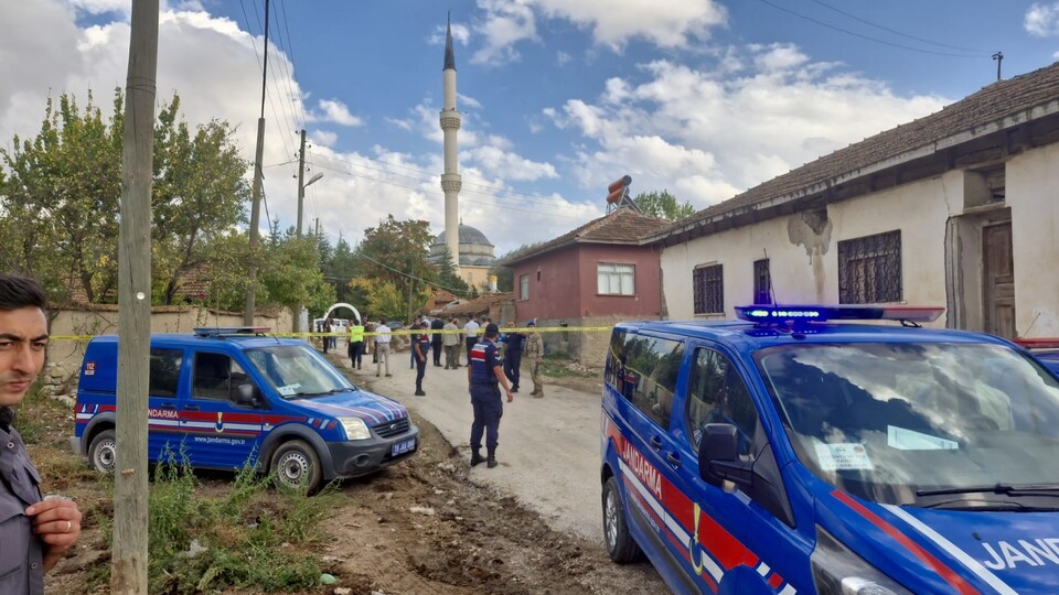 Arazi kavgasında köy muhtarı öldü