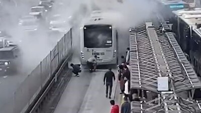 Metrobüste yangın paniği: D-100 dumana boğuldu