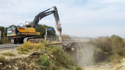 Hisarcık'ta 70 yıllık köprü yıkılıyor