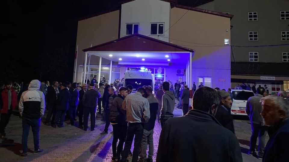Mezraya yıldırım düştü: 5 yaralı