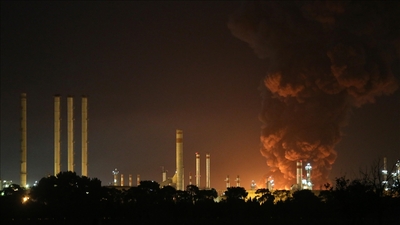 İran'da petrol rafinerisinde yangın