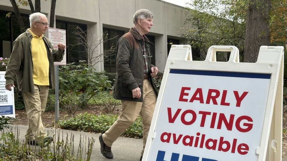 Georgia'da sandıklar 'patladı'