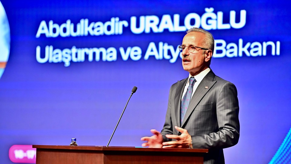 Bakan Uraloğlu: Sosyal medya tehdit alanı olmayacak