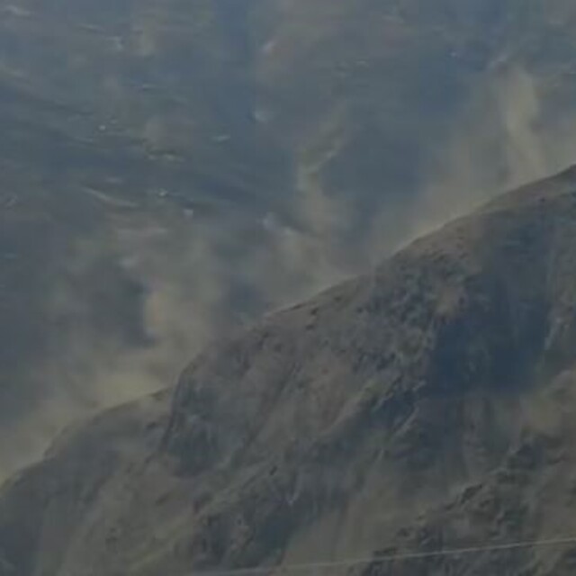 Depremde dağda oluşan görüntü dikkat çekti