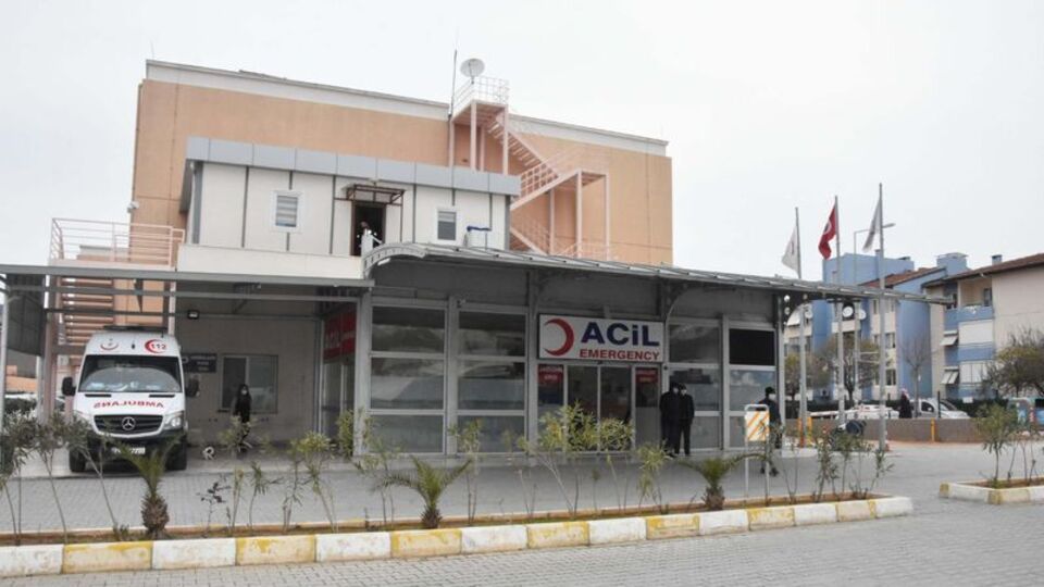 Doktoru darp etti, tutuklandı