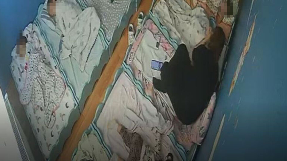 21 aylık bebek uyuyordu! Kreşte tokat dehşetine tutuklama!