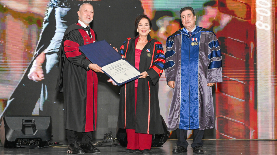 Dördüncü kez fahri doktora ünvanı aldı