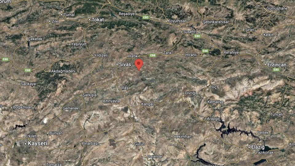 Sivas'ta 10 dakikada 2 deprem
