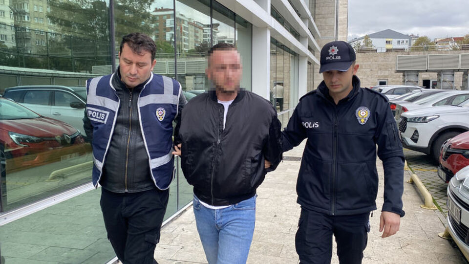 Eşi ve babasıyla yürüyen kadına cinsel saldırı!