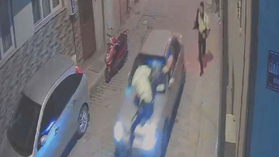 O anlar kamerada! Polise kâbusu yaşattı!