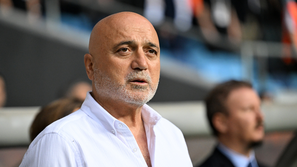 Hikmet Karaman'dan sürpriz imza!