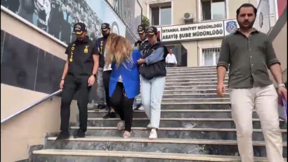 Toplam 52 suç kaydı! Kuyumcuda yakalandılar!