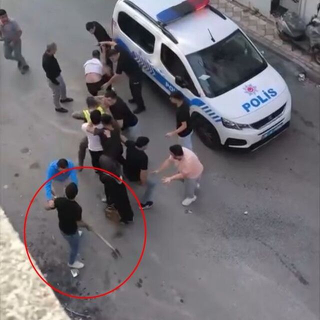 Husumetliler arasında kürekli kavga