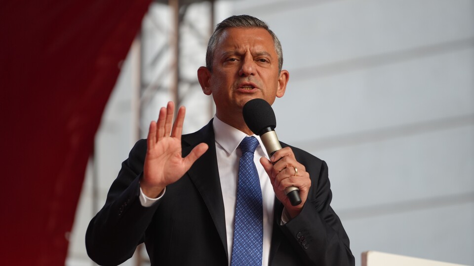 Özel'den yenidoğan çetesi açıklaması