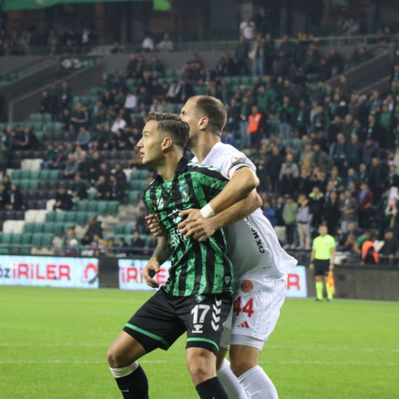 Kocaelispor liderliğini sürdürdü!