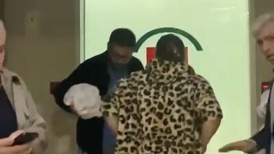 Hastane önünde gergin bekleyiş