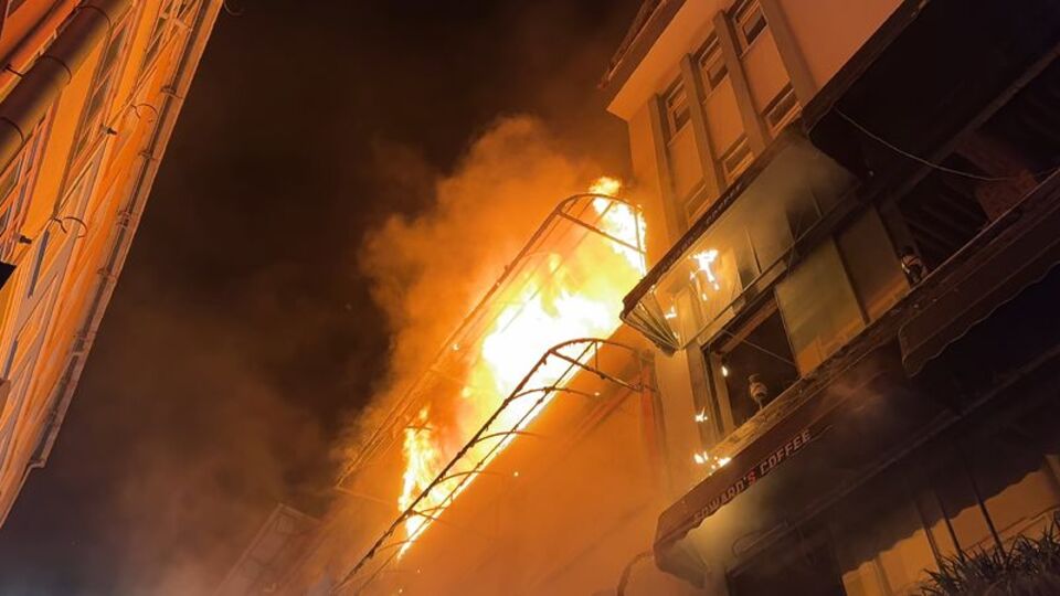 Eğlence merkezinde yangın çıktı