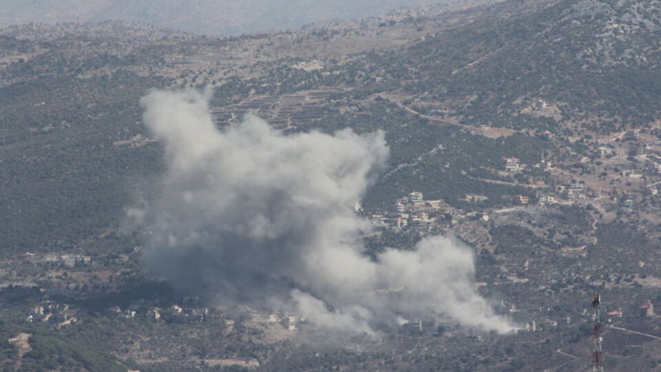 Hizbullah, İsrail'in 2 askeri üssünü hedef aldı