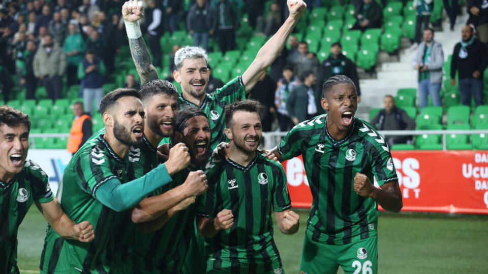 Sakaryaspor 2. yarıda açıldı!
