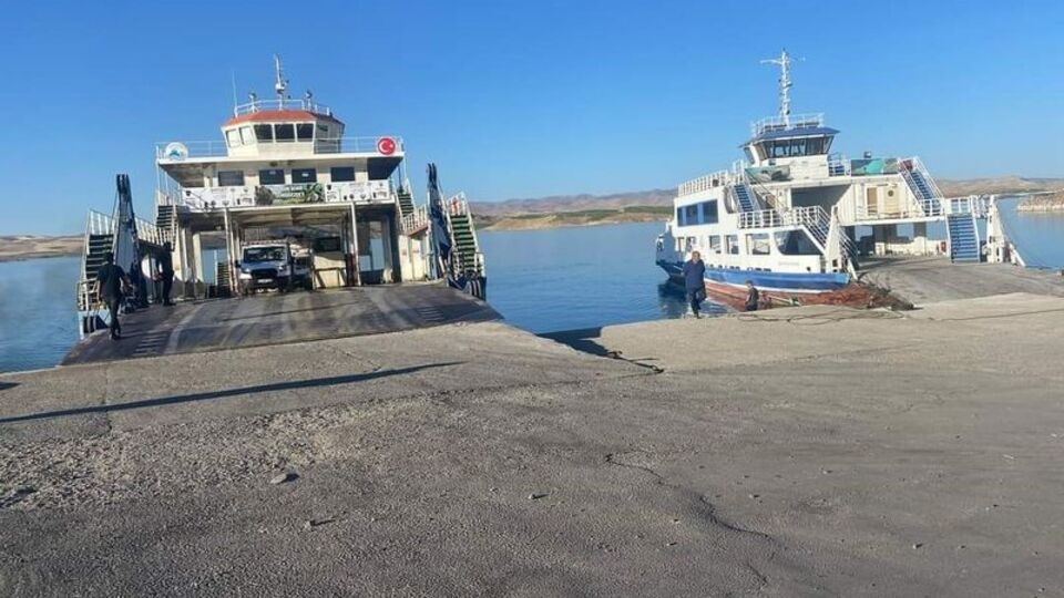 Tunceli'de feribot seferleri iptal
