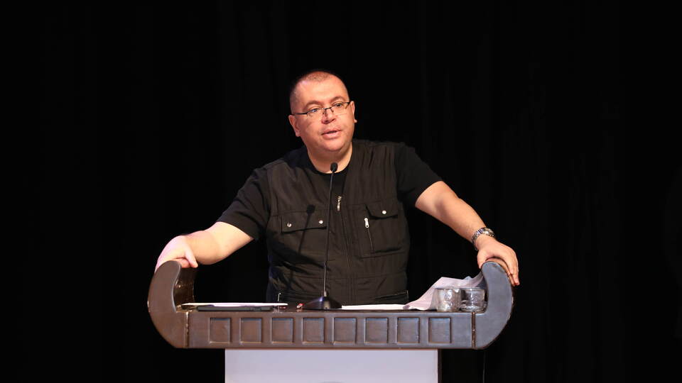 Profesör, anne ile kızına tehdit ve darptan tutuklandı