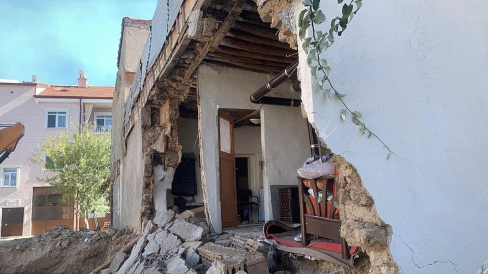 Temel kazısında faciadan dönüldü