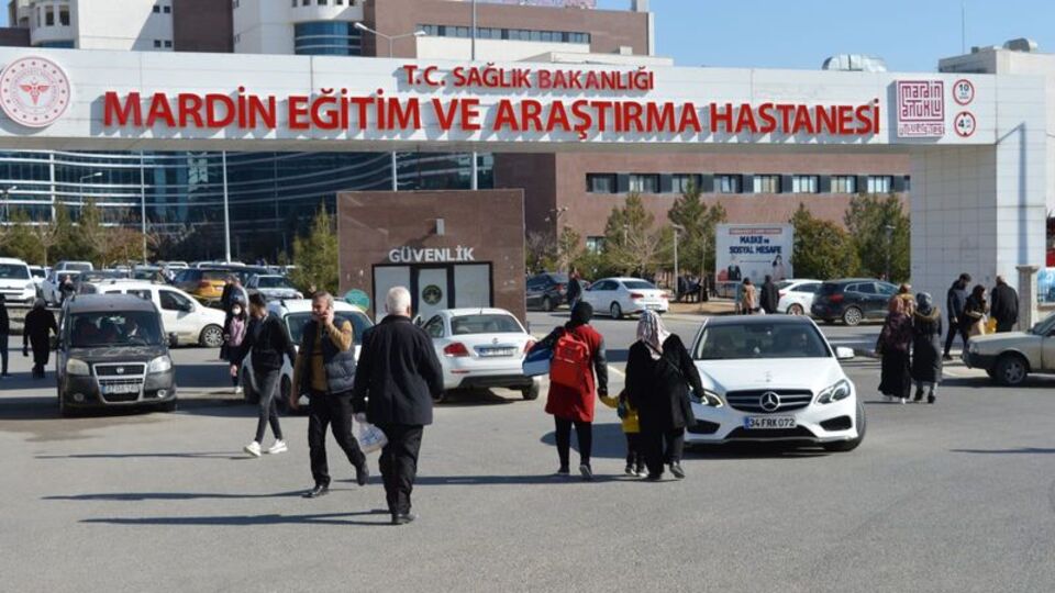 Çocukları bahane edip eski eşini öldürdü