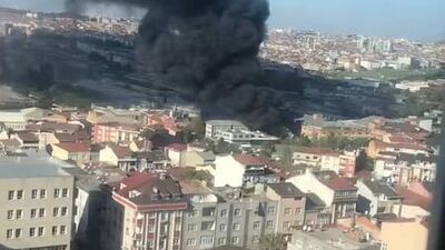 İstanbul'da kumaş deposunda yangın!