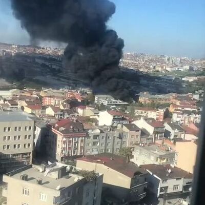 İstanbul'da kumaş deposunda yangın!