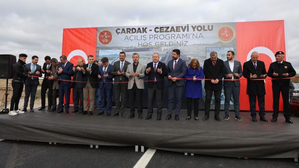Çardak-Cezaevi yolu trafiğe açıldı