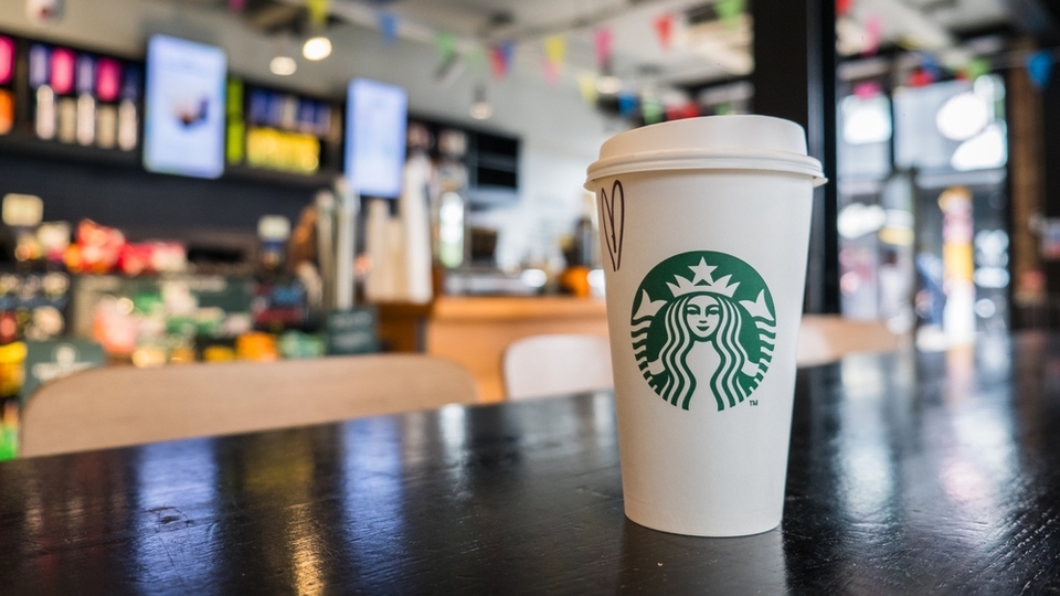 Starbucks'ın küresel satışlarında düşüş sürüyor