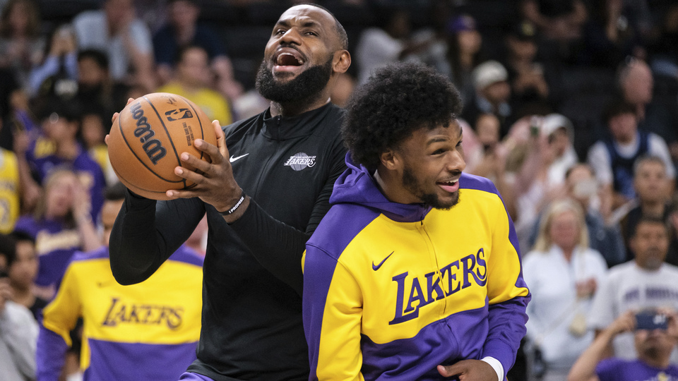 LeBron ve Bronny James tarihe geçti!