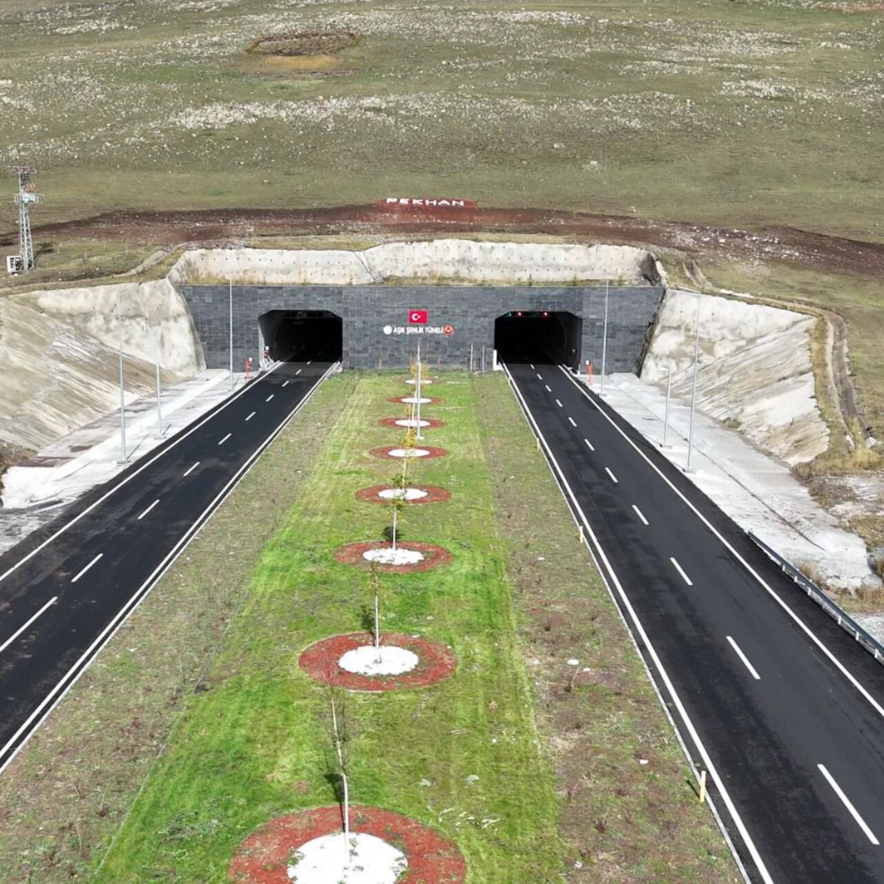 Aşık Şenlik Tüneli ve Çıldır Aktaş Bağlantı Yolu yarın açılıyor