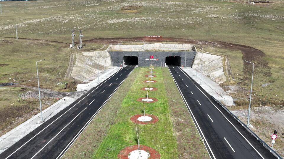Aşık Şenlik Tüneli ve Çıldır Aktaş Bağlantı Yolu yarın açılıyor