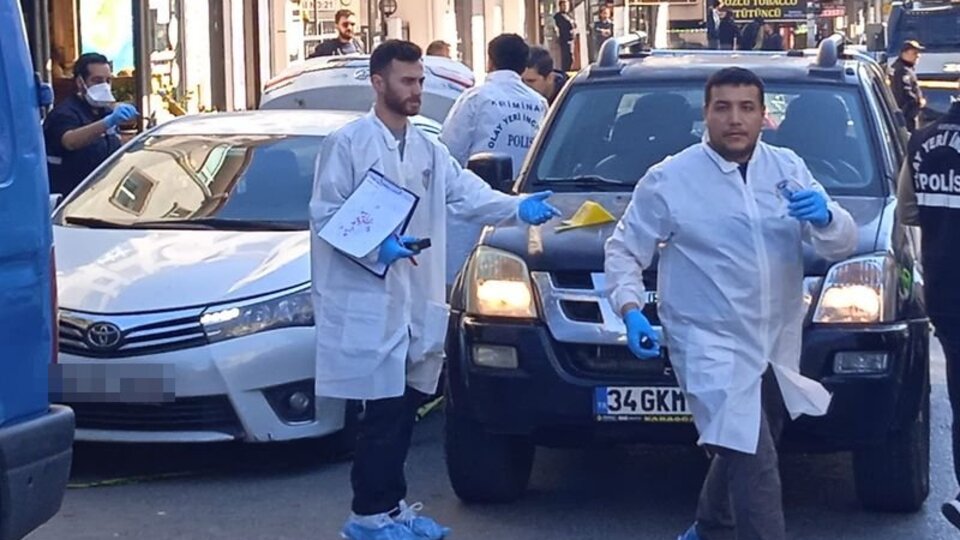 Avukattan polise çekiçli saldırı!